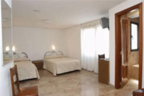 Hostal Aragon Teruel Eksteriør bilde